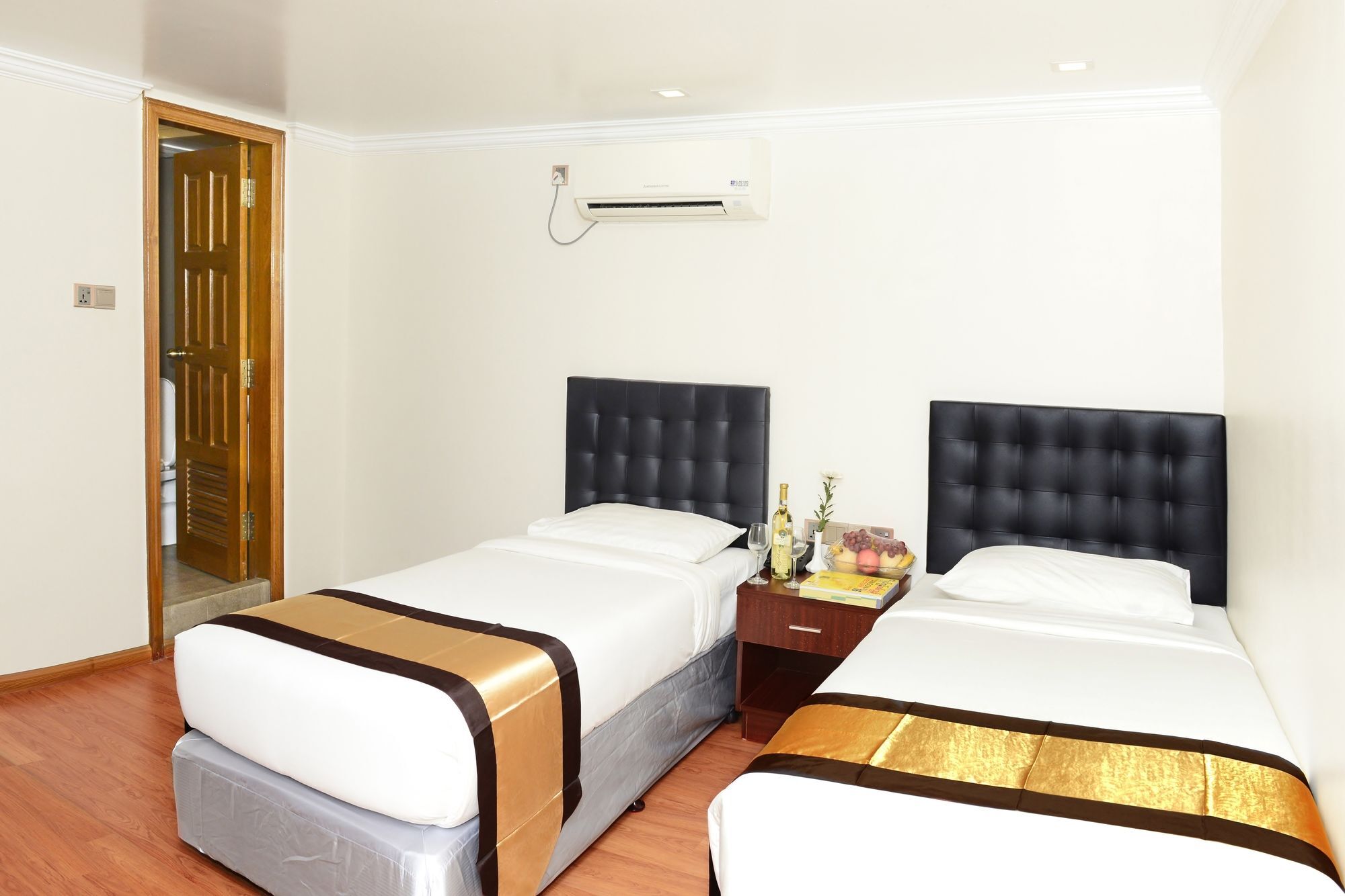 Hotel Bond Янгон Екстер'єр фото